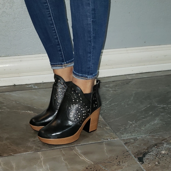 Leather booties - Picture 7 of 14